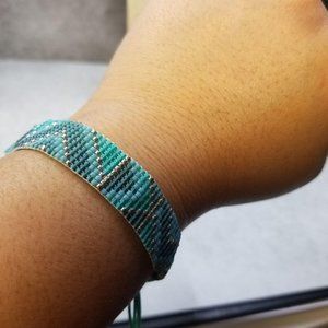 3/$15 K&Z beaded turquoise blue bracelet